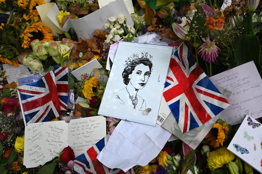 La «vejez», causa de la muerte de Isabel II según su certificado de defunción