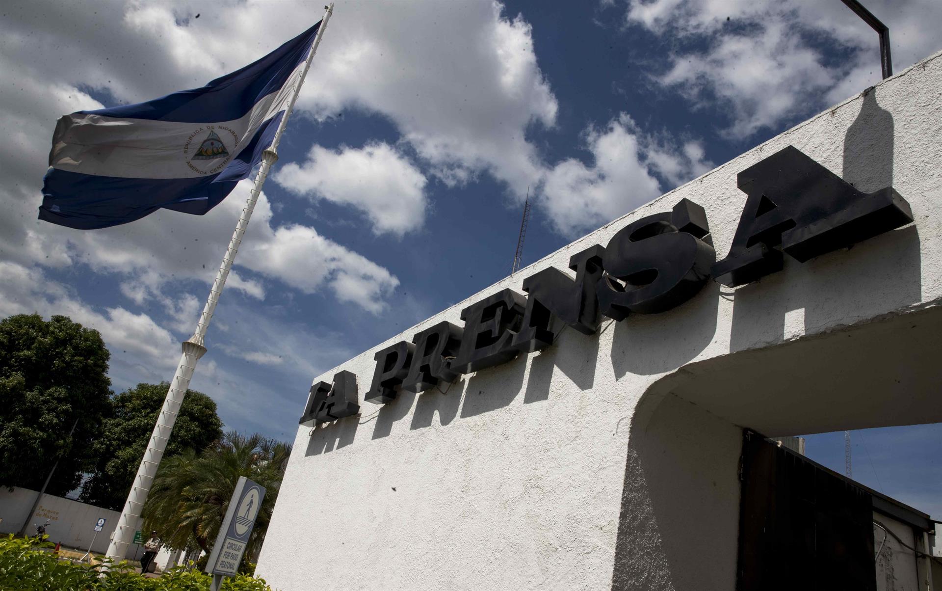 La dictadura acusa a una periodista y tres colaboradores de La Prensa de «traición a la patria»