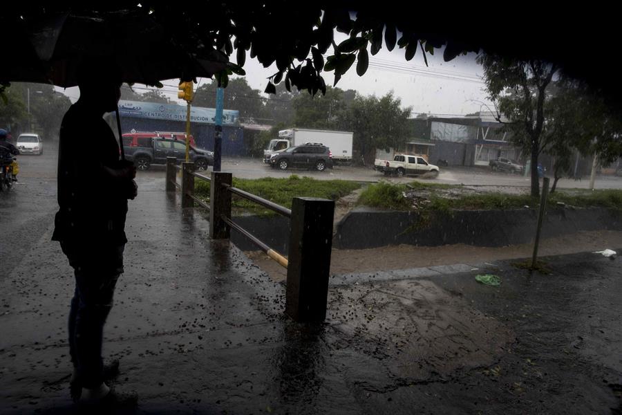 Comienzan las evacuaciones en Nicaragua por Julia que amenaza a miles en el país