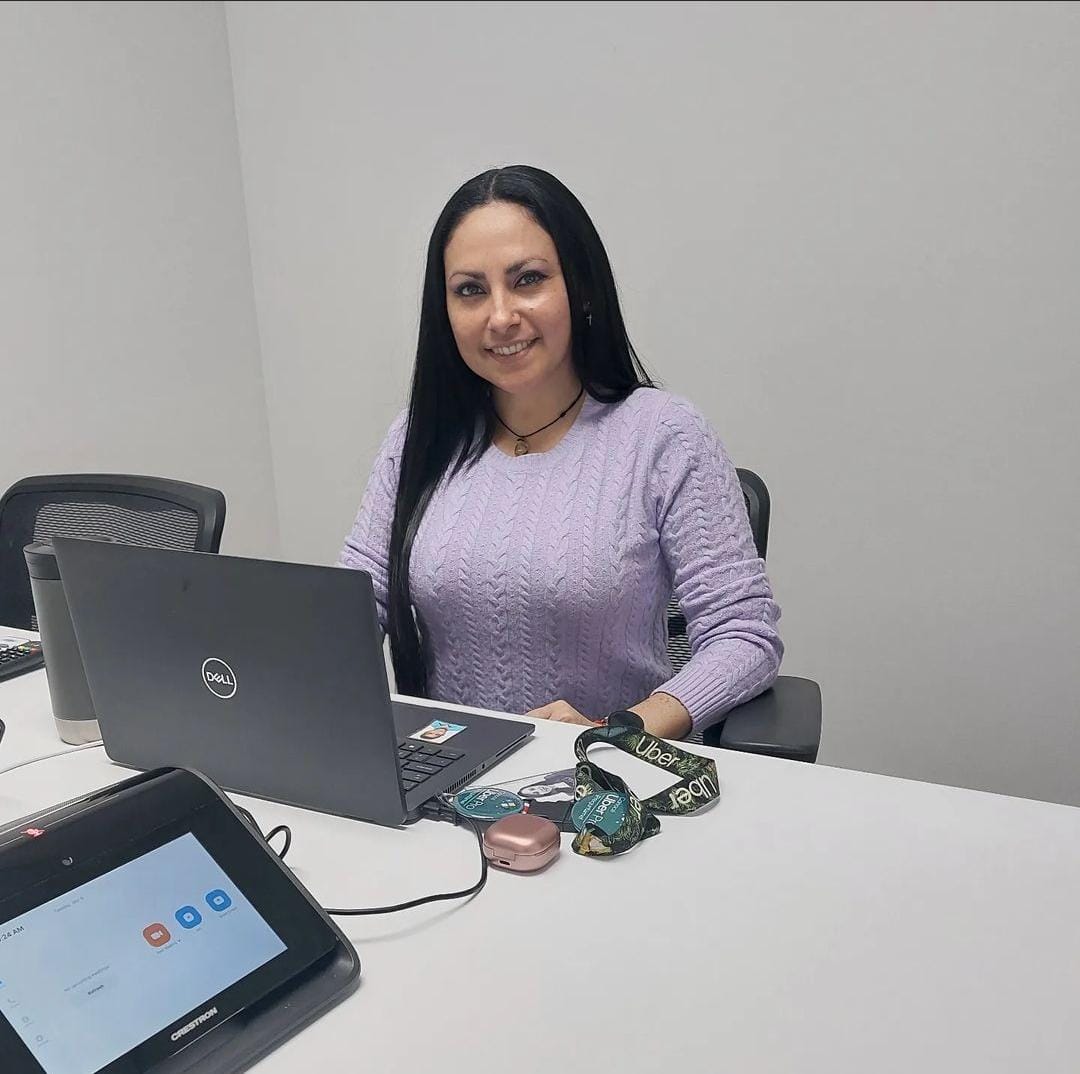 Diriambina llegó a limpiar en una transnacional en Costa Rica y se convirtió en ejecutiva