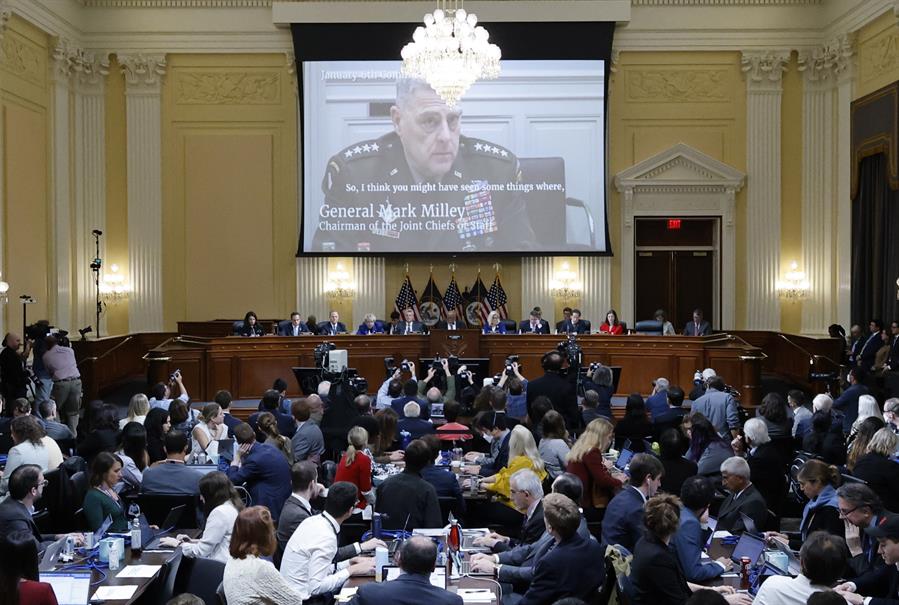 Comité legislativo aprueba citar a Trump a declarar por asalto al Capitolio