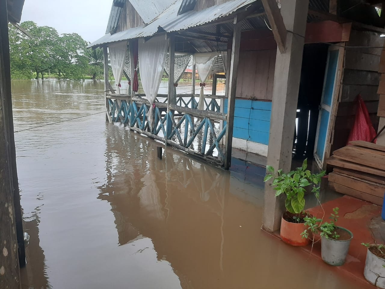 Peligro de enfermedades y hambre en Laguna de Perlas, un municipio devastado por el huracán Julia