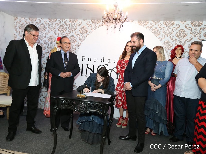 Laureano Ortega firma convenio con su hermana Camila para comprarle ropa durante un año