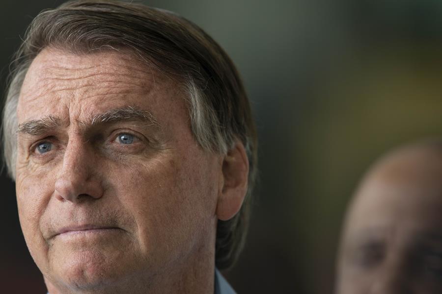 Bolsonaro insinúa que existen maniobras para favorecer a Lula