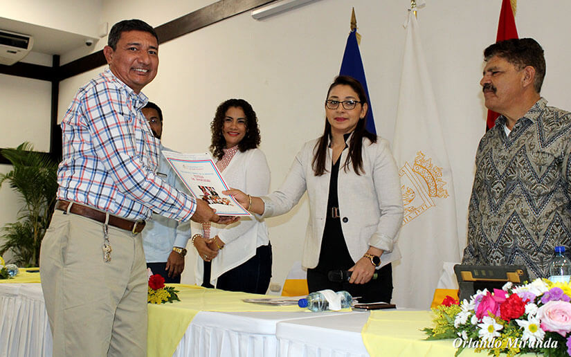 Pastores evangélicos beneficiados con 67 propiedades estatales