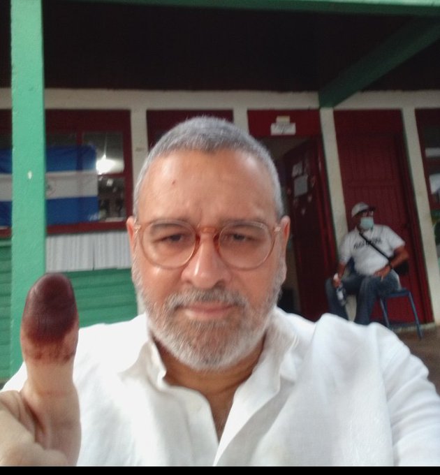 El expresidente salvadoreño Mauricio Funes, acusado de corrupción en su país, dice que votó en las municipales de Nicaragua “para enfrentar a la derecha golpista”