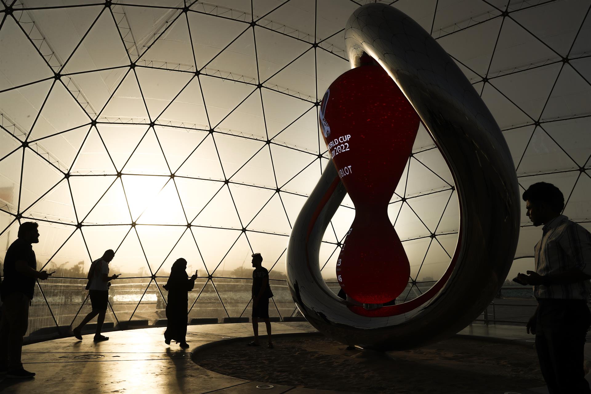 El alcohol y el acceso a homosexuales, las excepciones que regirán el Mundial de Qatar 2022
