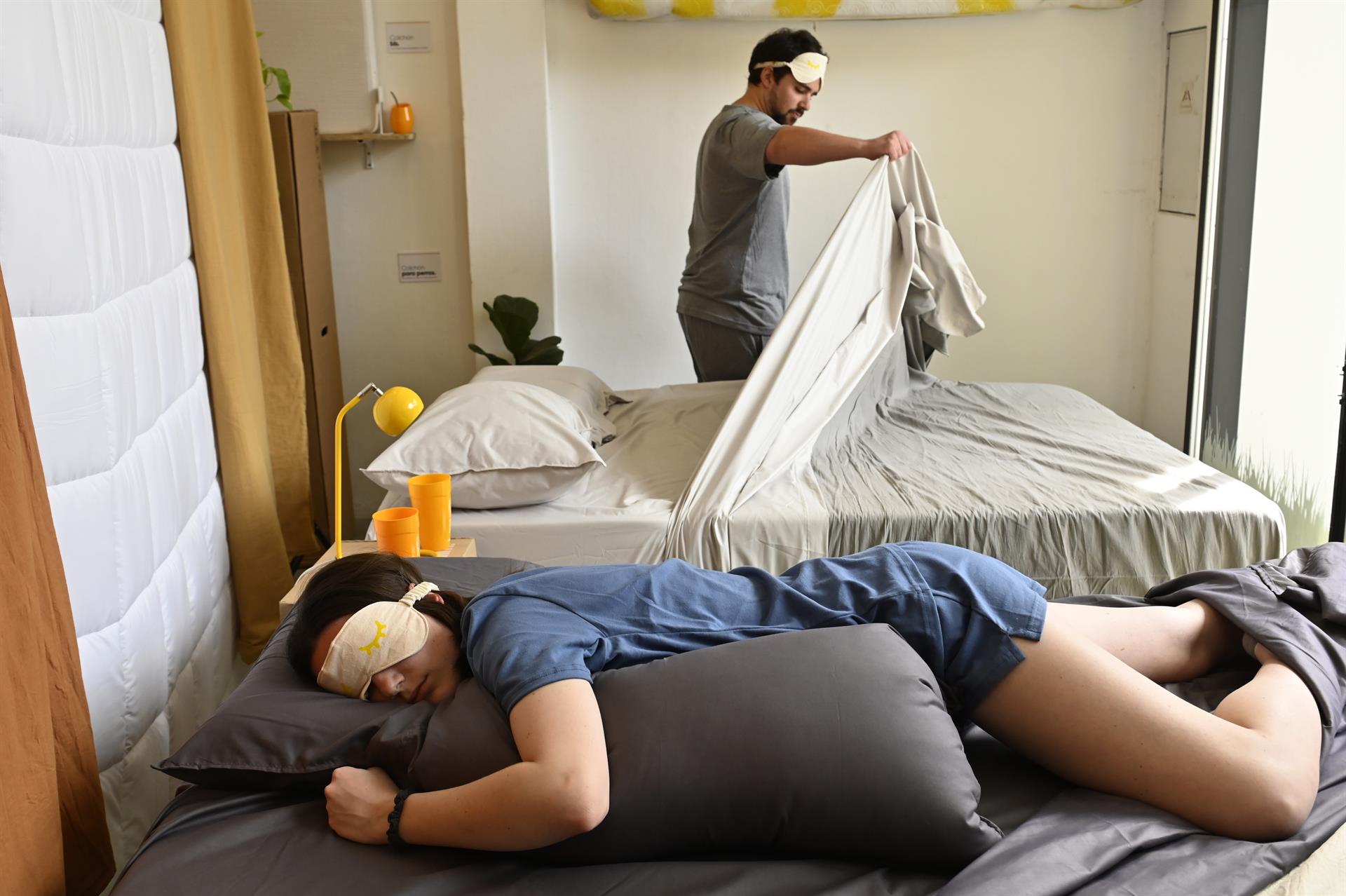 Una firma argentina paga 60 dólares por dormir una hora de siesta en su local