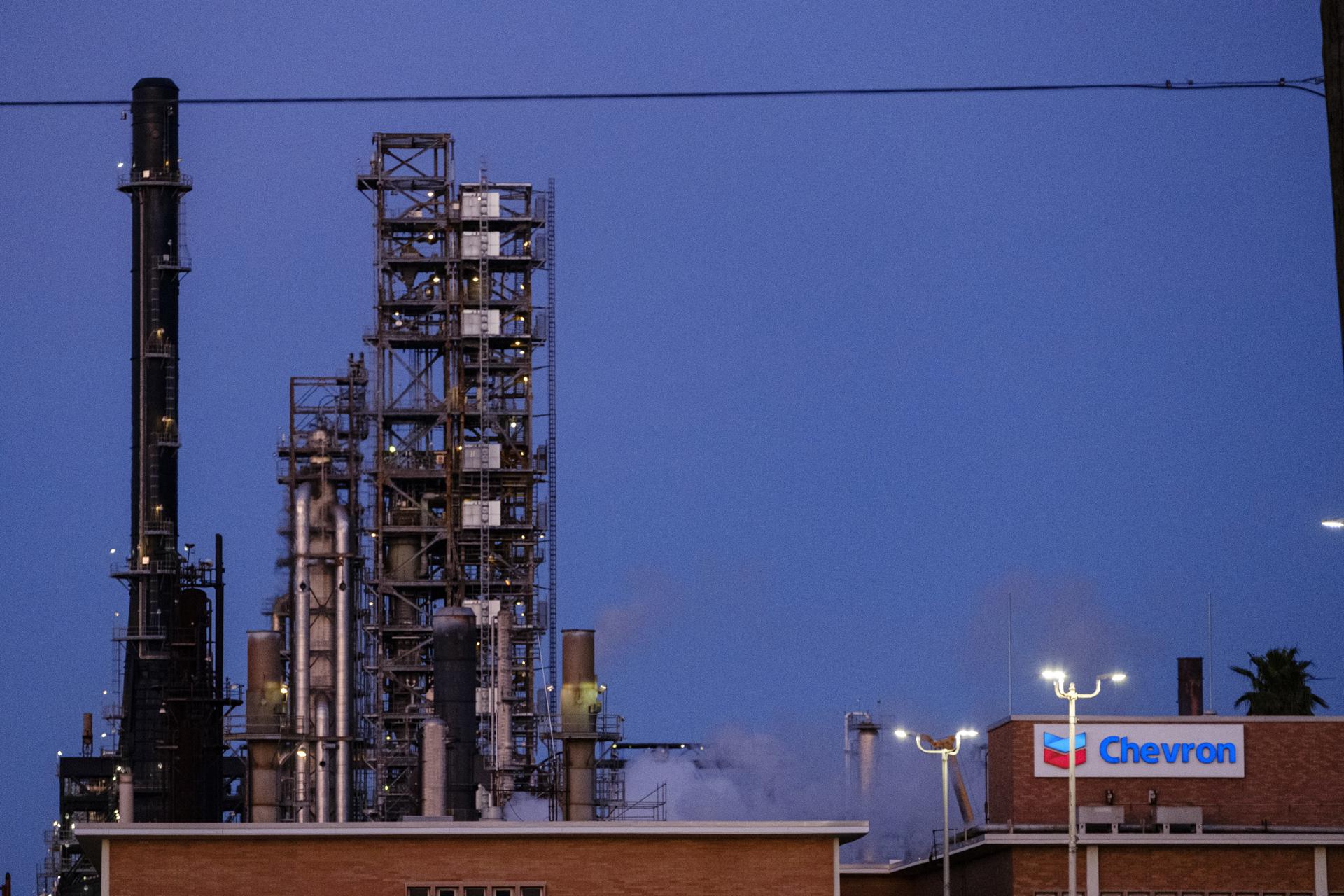 EE. UU. autoriza a Chevron a reanudar sus operaciones de extracción en Venezuela