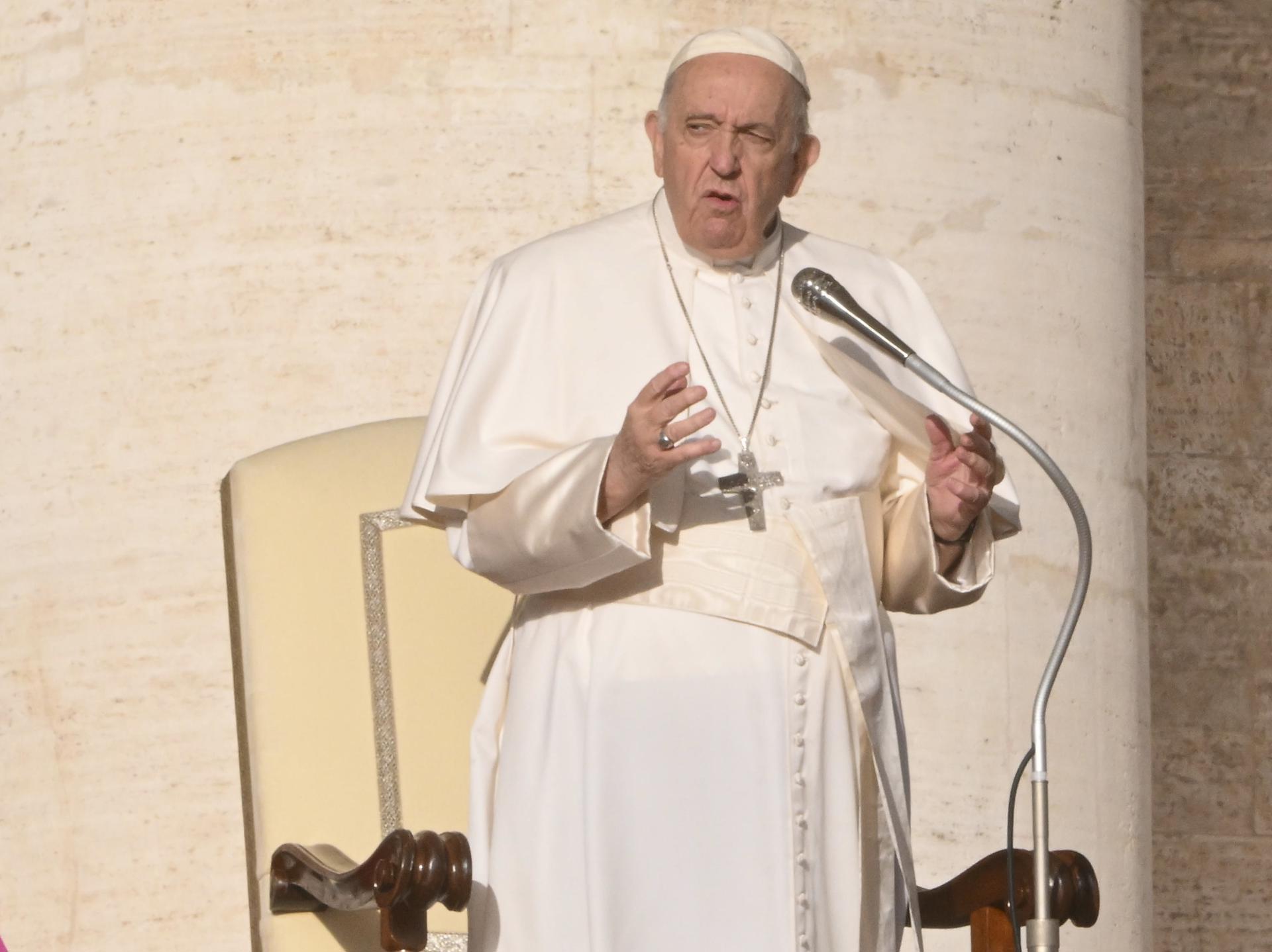 El papa Francisco descarta la ordenación de mujeres pero dice que merecen «más lugar»