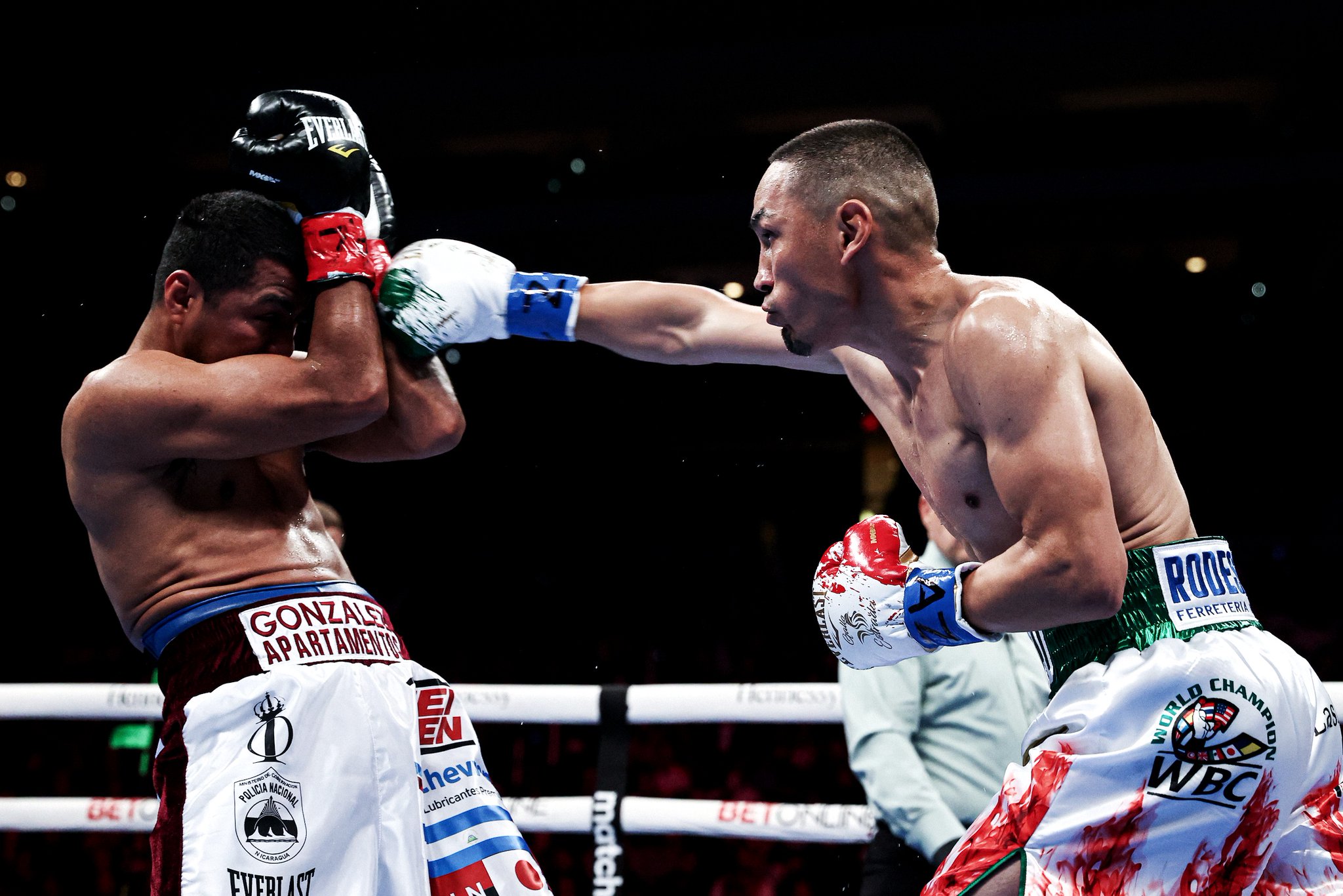 Un «Chocolatito» sin el brillo de antes, pierde ante «El Gallo» Estrada