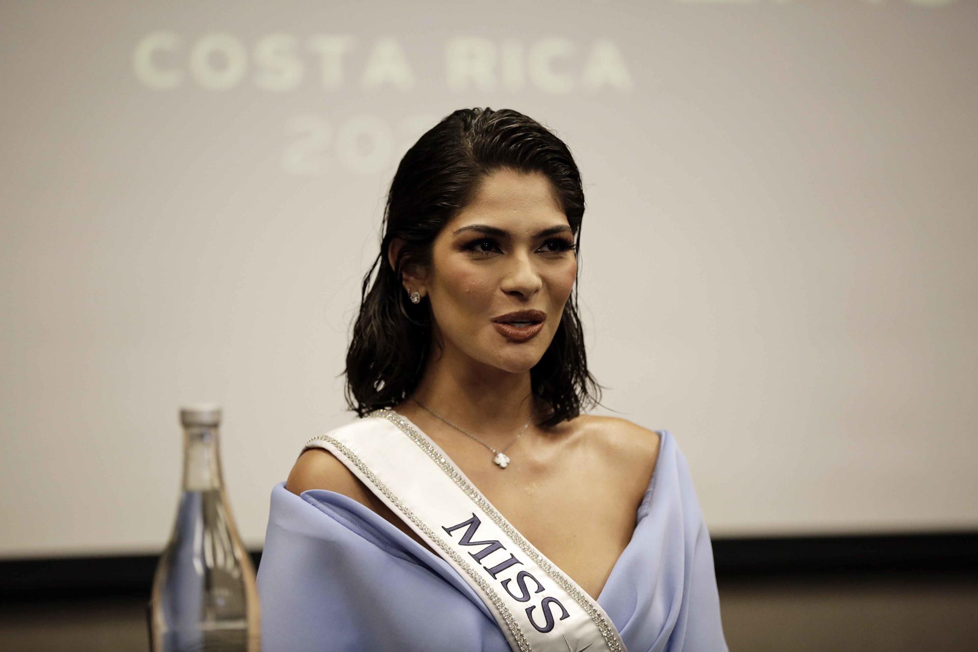 Sheynnis Palacios destaca el poder de una reina de belleza y llora con niña nicaragüense