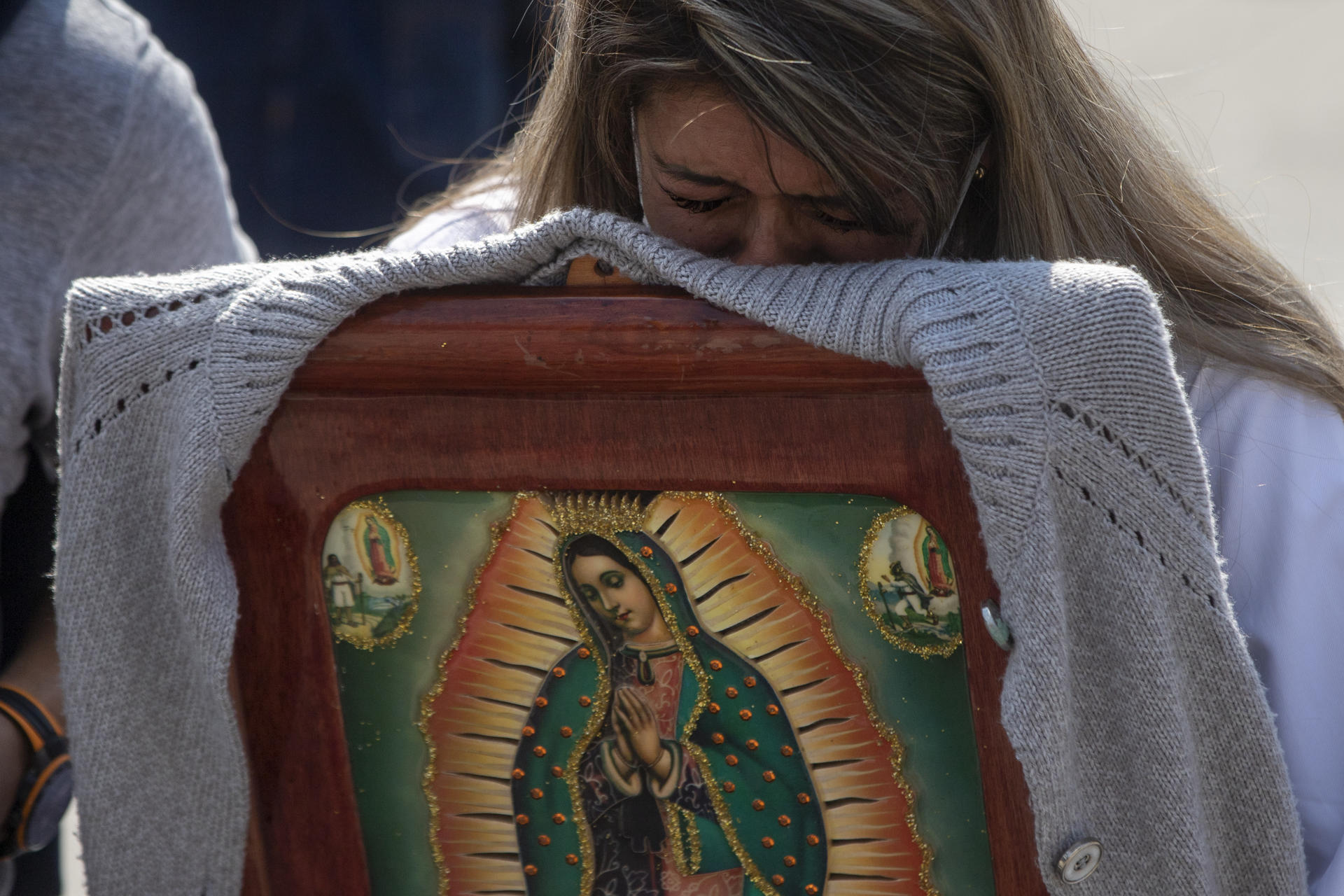 Millones de mexicanos se rinden a la Virgen de Guadalupe sin restricciones