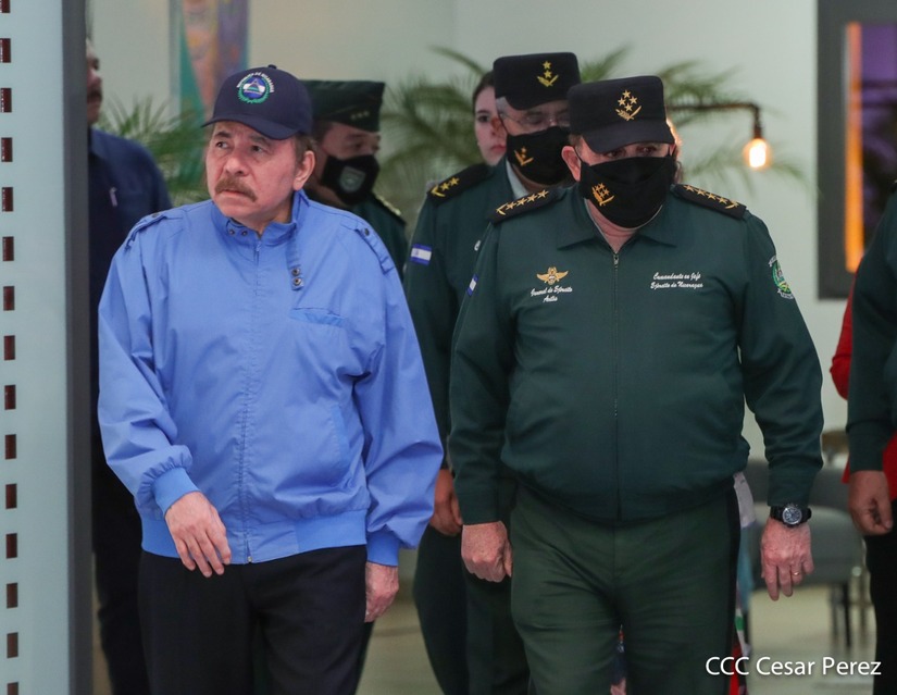 Ortega le recuerda al Ejército que sus raíces son sandinistas