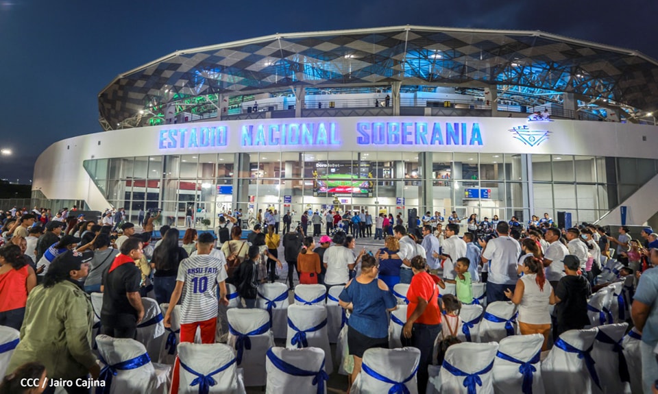 La dictadura reinaugura el Estadio Nacional de Béisbol bajo el nombre “Soberanía” 