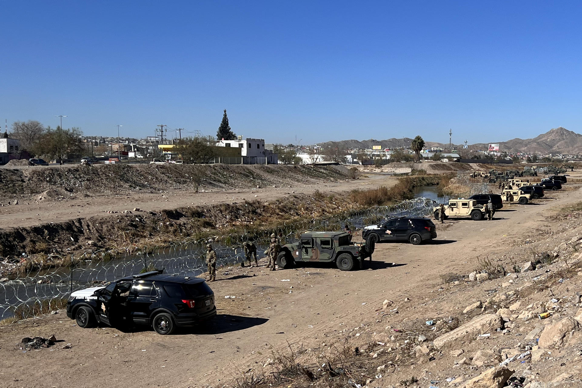 Fuerte presencia militar en la frontera limita el acceso de los migrantes a Estados Unidos