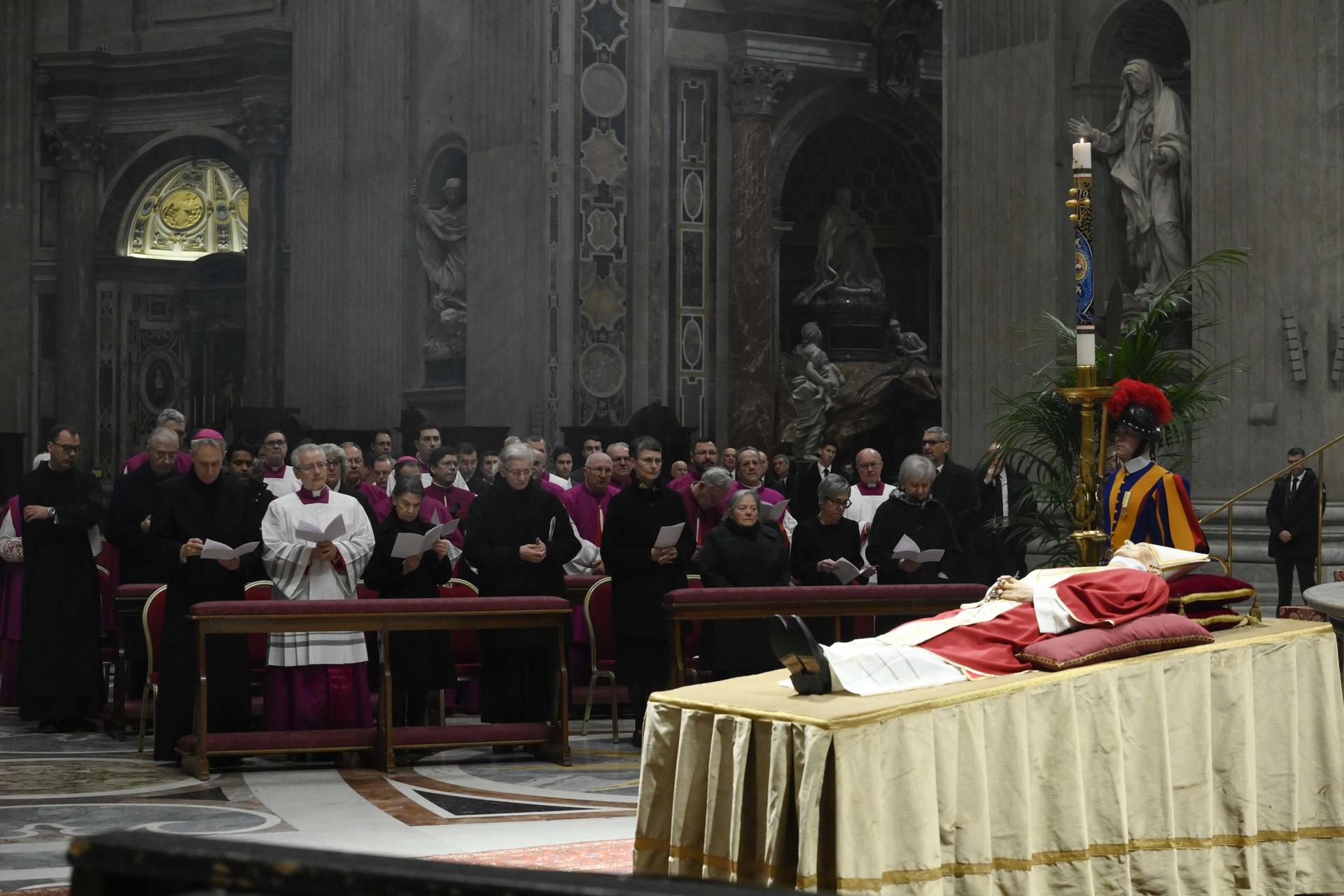 Así será el entierro de Benedicto XVI: en la antigua tumba de Juan Pablo II y sin invitados