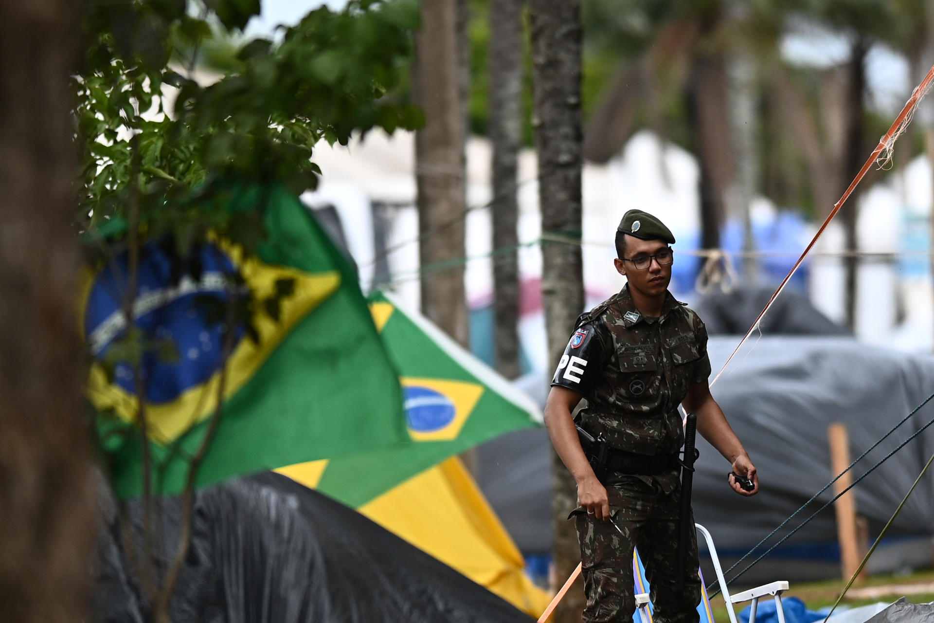 Al menos 1.200 bolsonaristas son detenidos en el campamento frente al Ejército