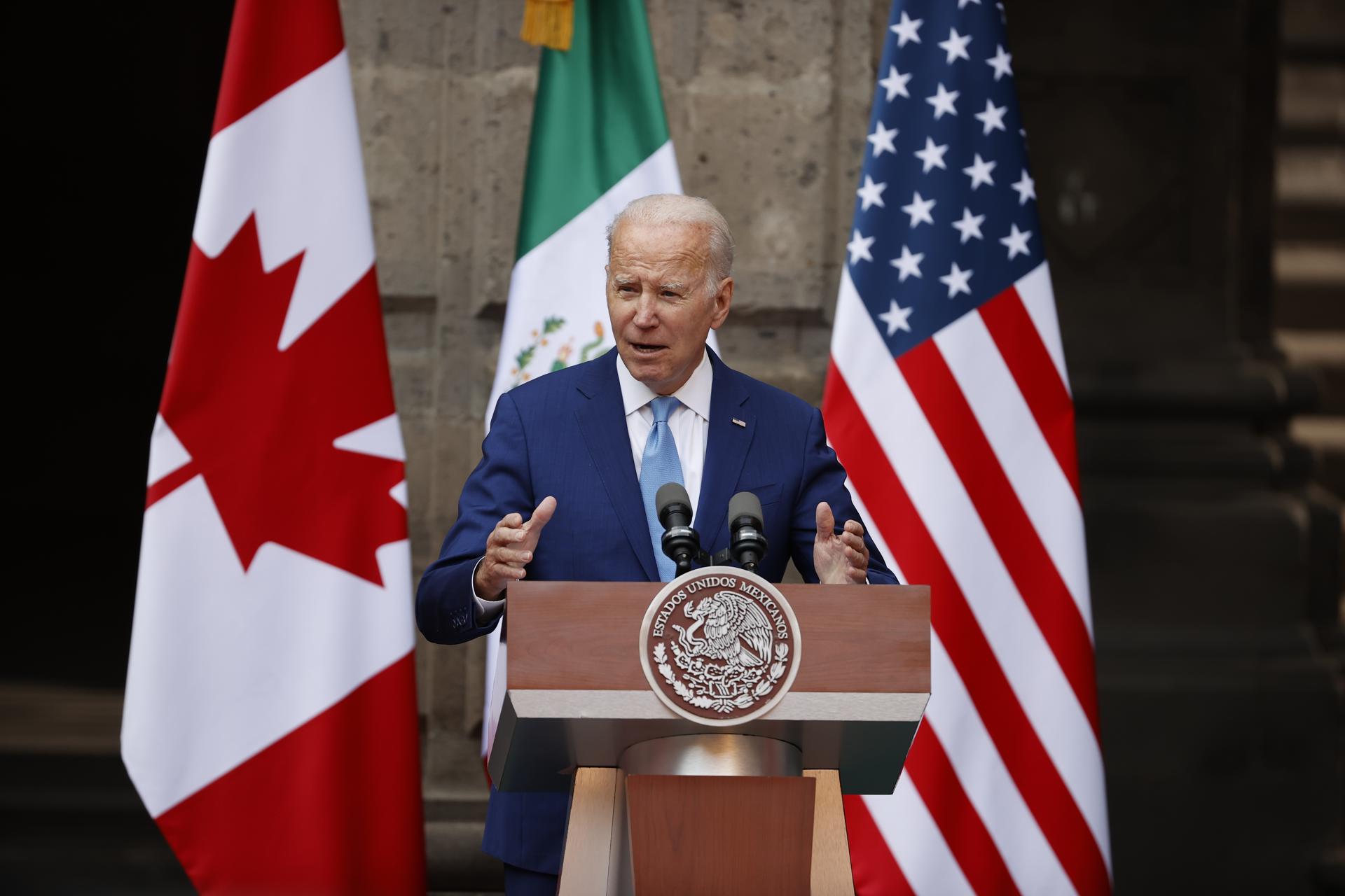 Biden presume reducción de flujo de migrantes a EE.UU. tras nueva política