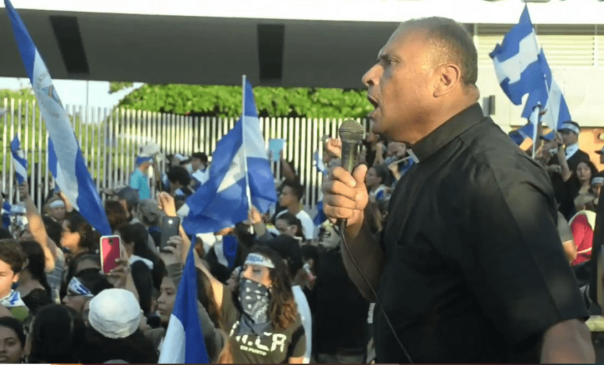 Jueza orteguista cita a siete “testigos” para el juicio contra el sacerdote Enrique Martínez Gamboa