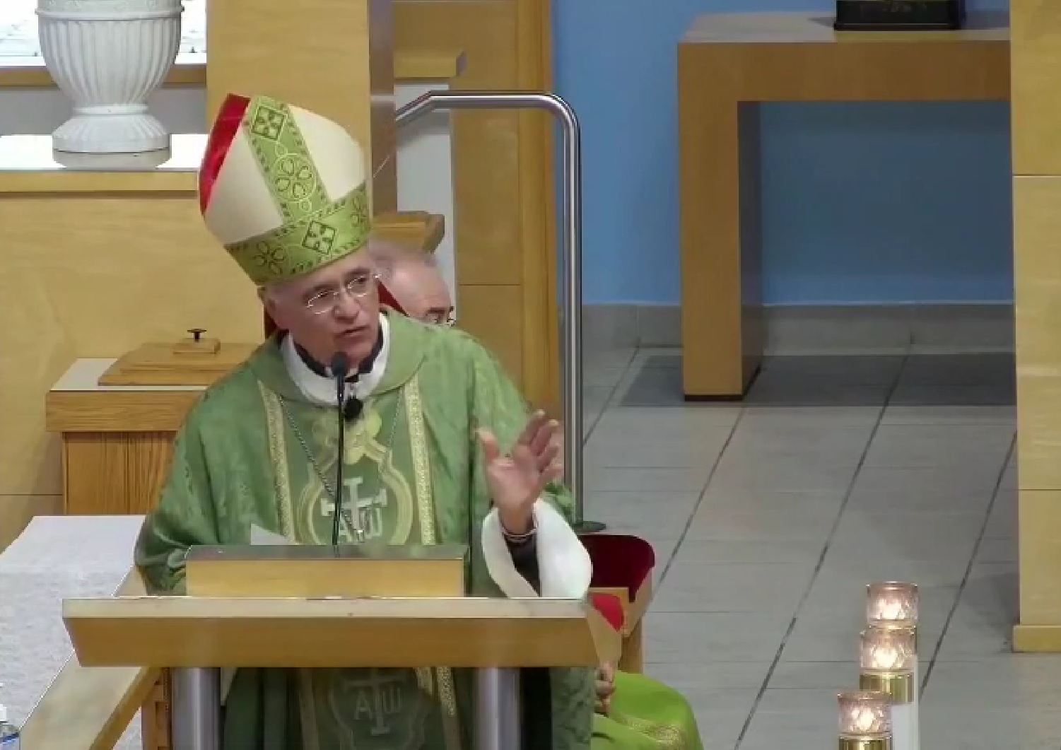 Monseñor Báez recuerda que el sacerdocio llama a «renunciar a la cómoda complicidad que calla ante la injusticia»