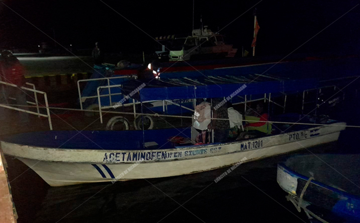 Fuerza Naval rescata a cuatro tripulantes que naufragaron en Solentiname