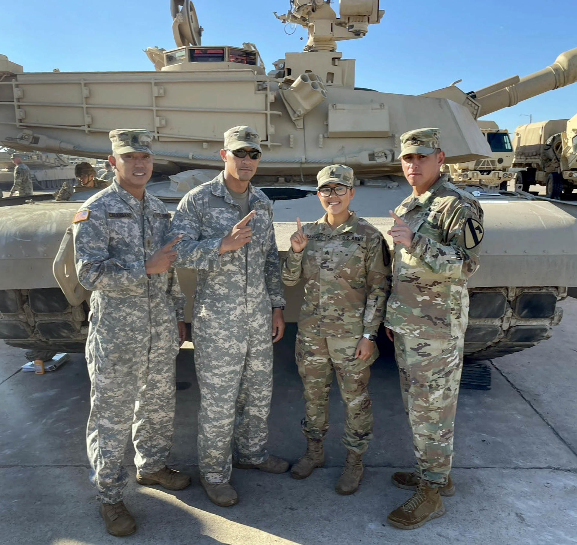 Latina hace historia en el Ejército de EE.UU. en una operación de tanque de guerra