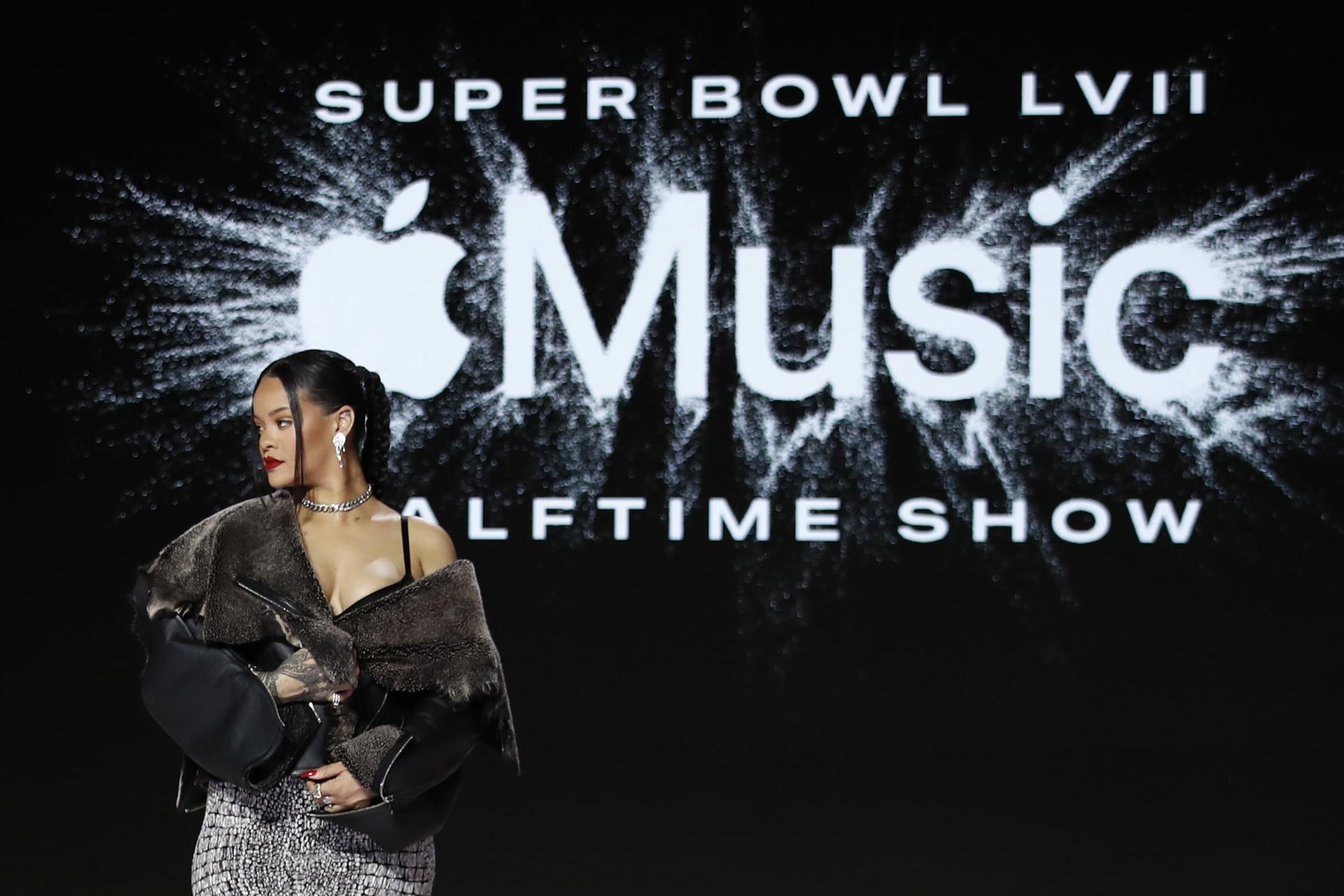 Rihanna dice que la maternidad la impulsó a actuar en “intimidante” Super Bowl 