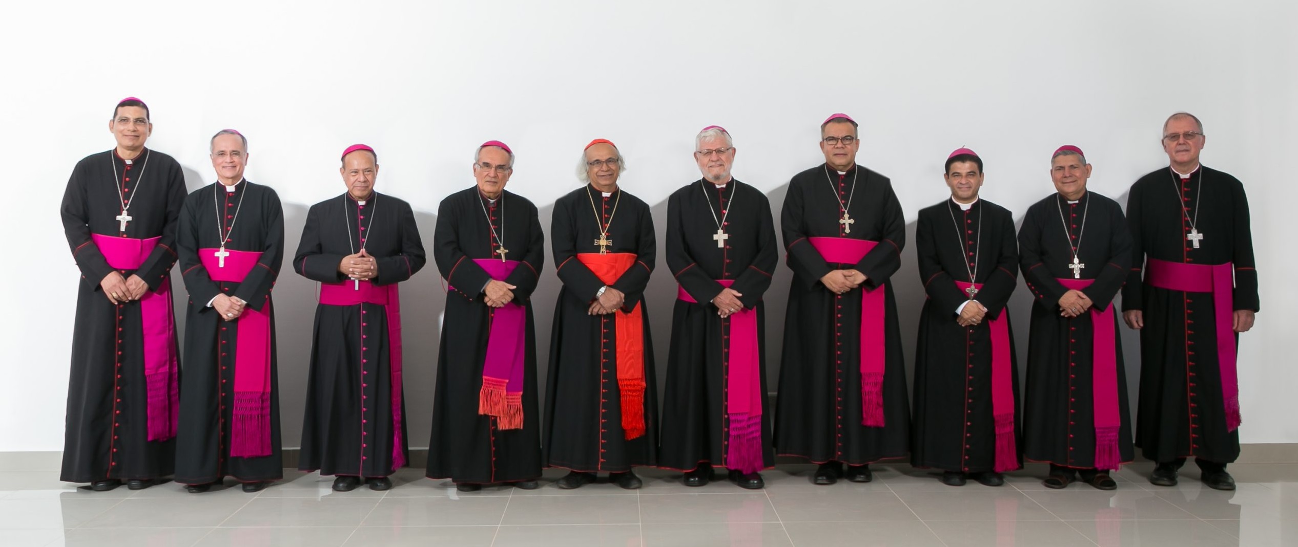 El Vaticano y la CEN mantienen silencio sobre condena del obispo Álvarez