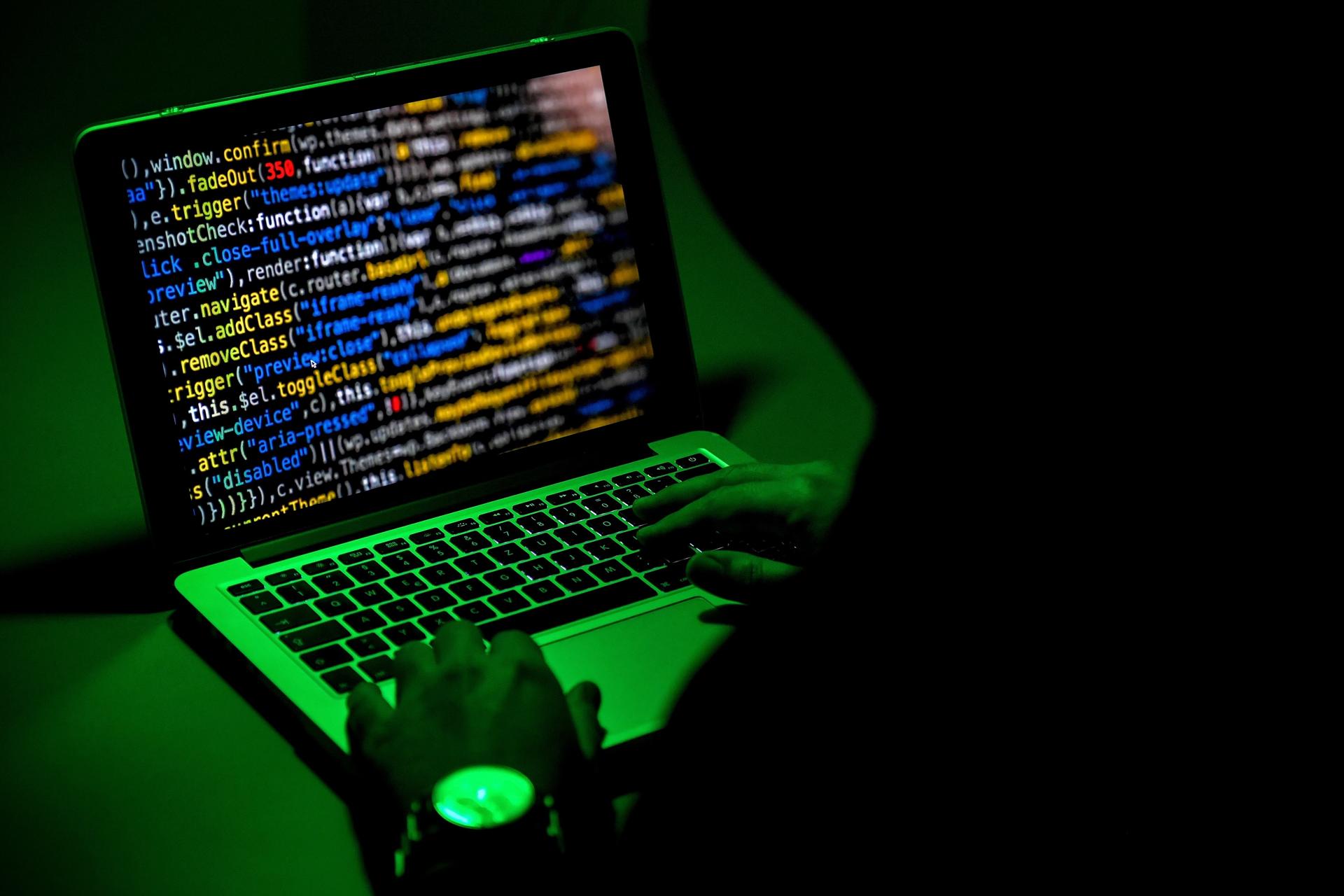 Estafas y ciberataques, entre los peligros de los chats con inteligencia artificial