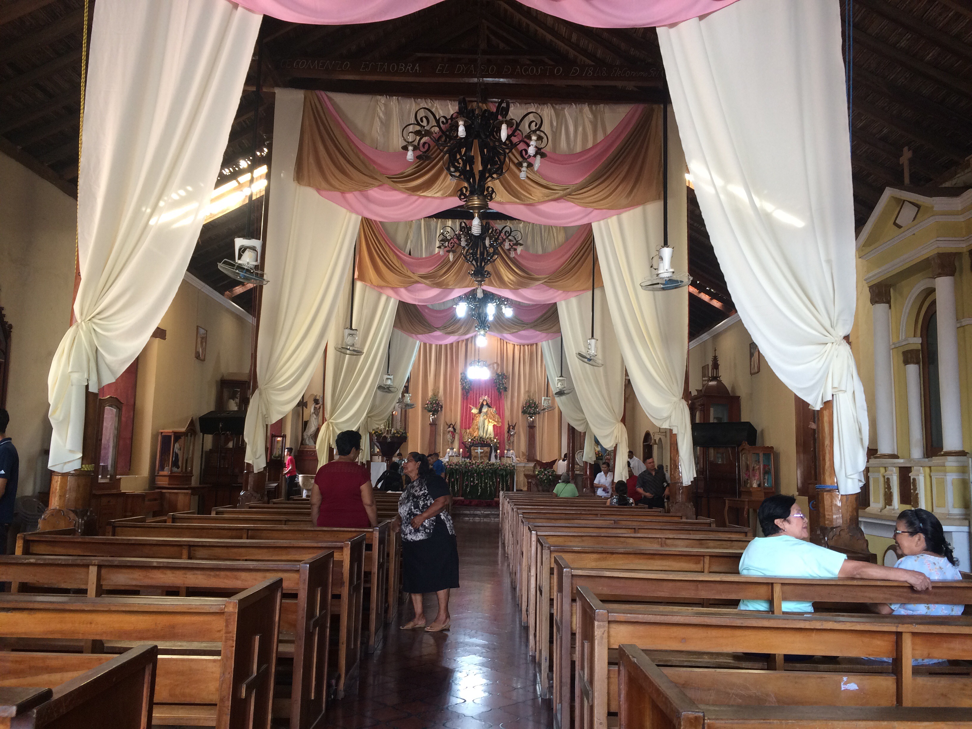 Turbas orteguistas atacan iglesia San Juan Bautista de Masaya