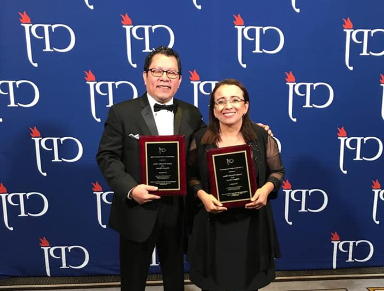 Miguel Mora y Lucía Pineda reciben Premio a la Libertad de Prensa en New York