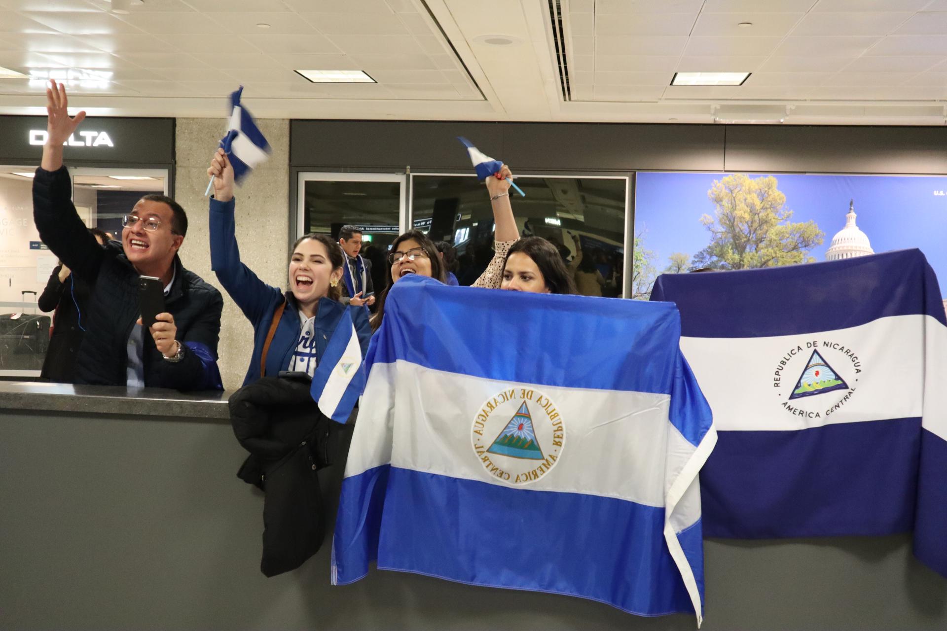 Hoy se cumple un mes desde que Daniel Ortega expulsó a los 222 presos políticos