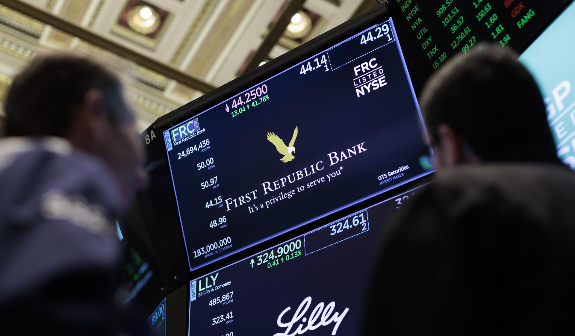 La banca de EE.UU. se une para rescatar al First Republic Bank con 30.000 millones de dólares