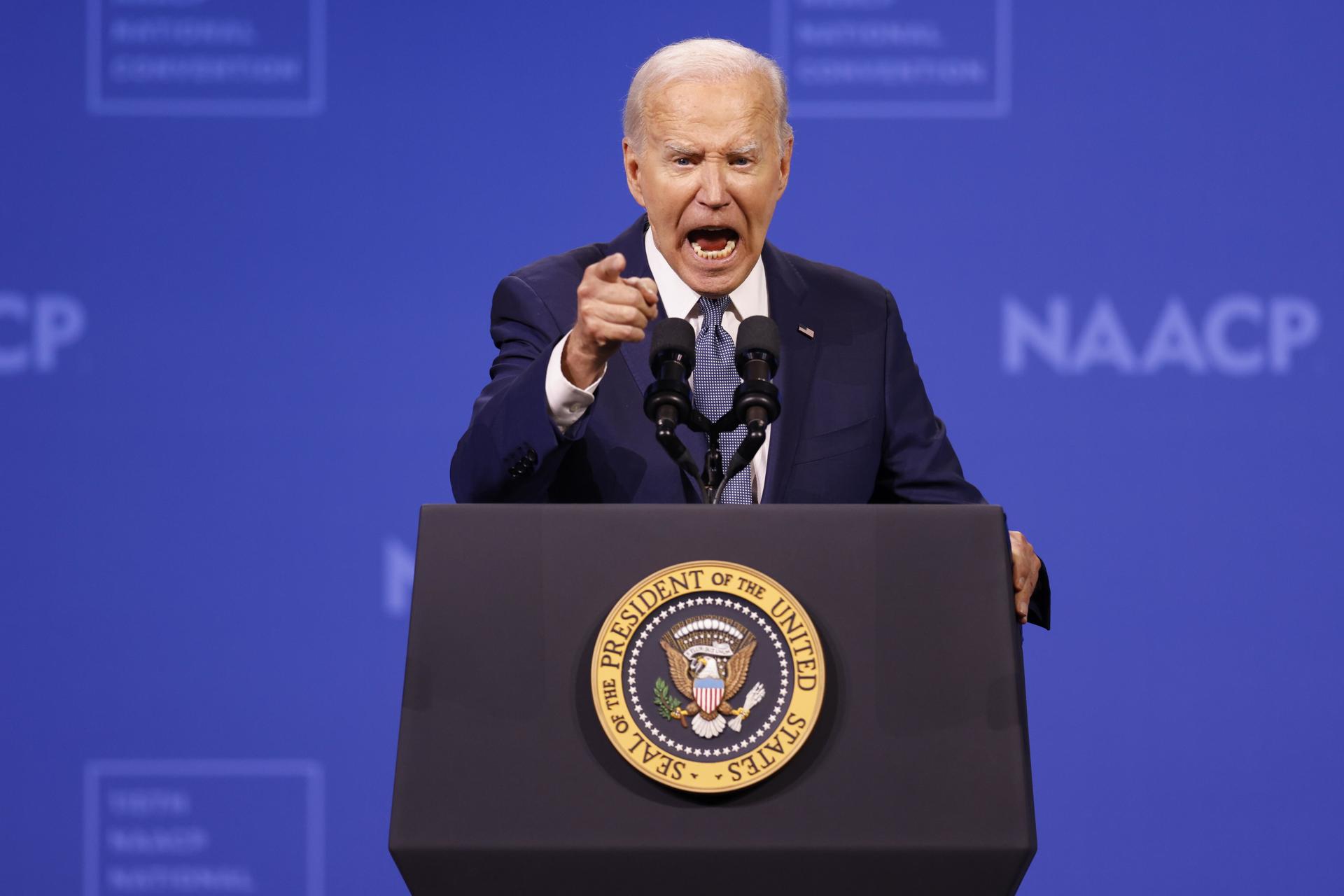 Obama cree que Biden debe reconsiderar el futuro de su candidatura, según el Post