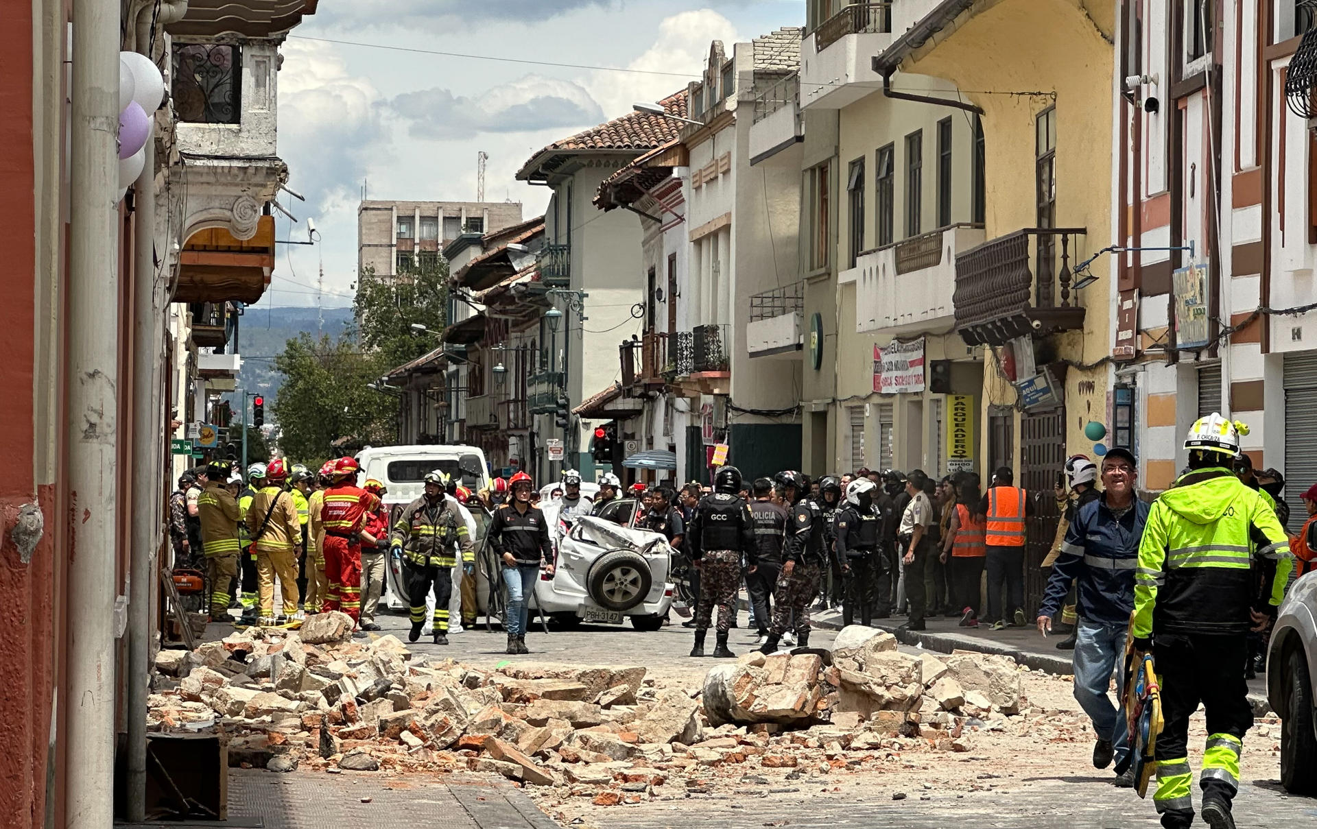 Catorce fallecidos en Ecuador y uno en Perú por un sismo de 6,5 en Ecuador