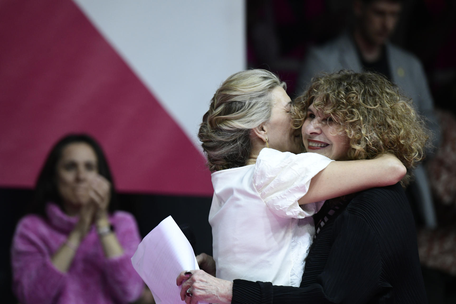 Gioconda Belli acuerpa a la mujer que aspira a convertirse en la primera presidenta de España