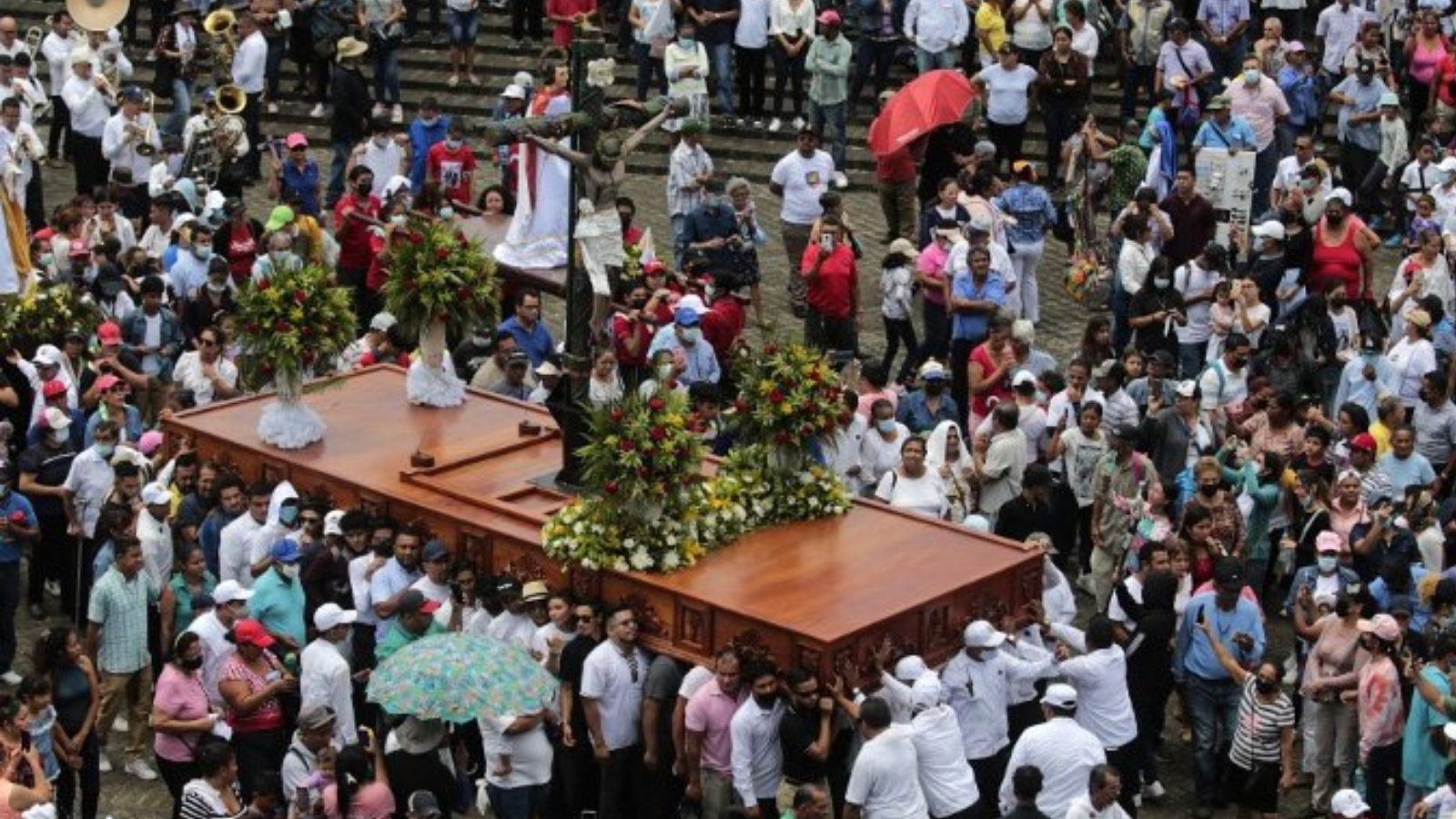 Nicaragua vive Viernes Santo con aglomeraciones en los templos y en atrios