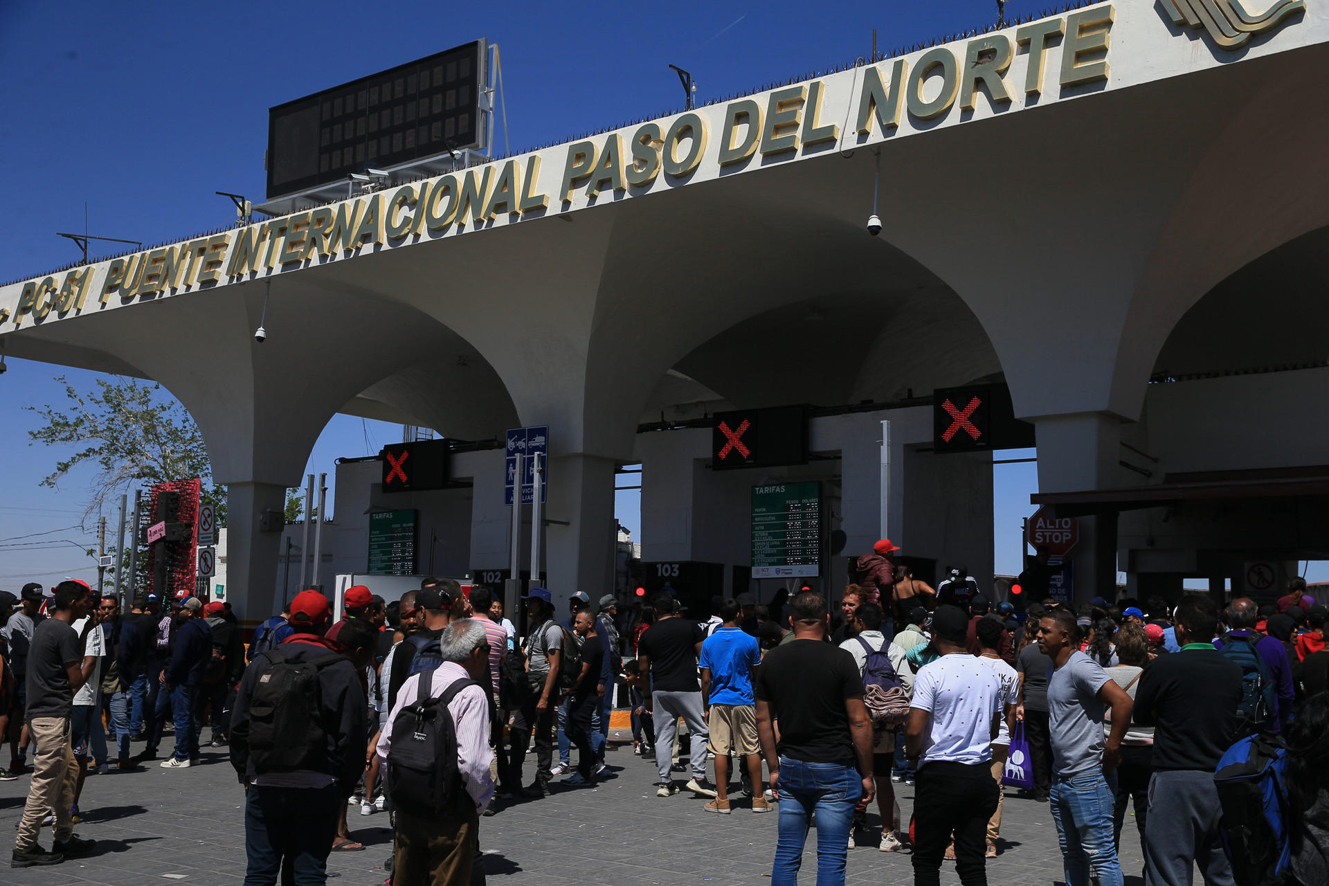 Rumores provocan que migrantes intenten cruzar frontera entre México y EEUU