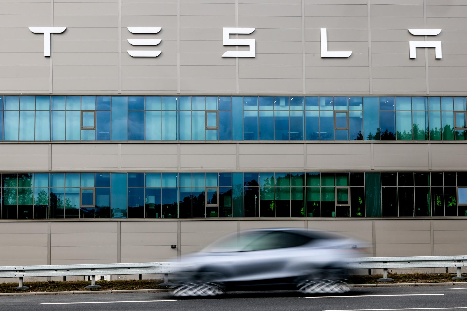 Las ventas de Tesla cayeron un 13 % en los tres primeros meses del año
