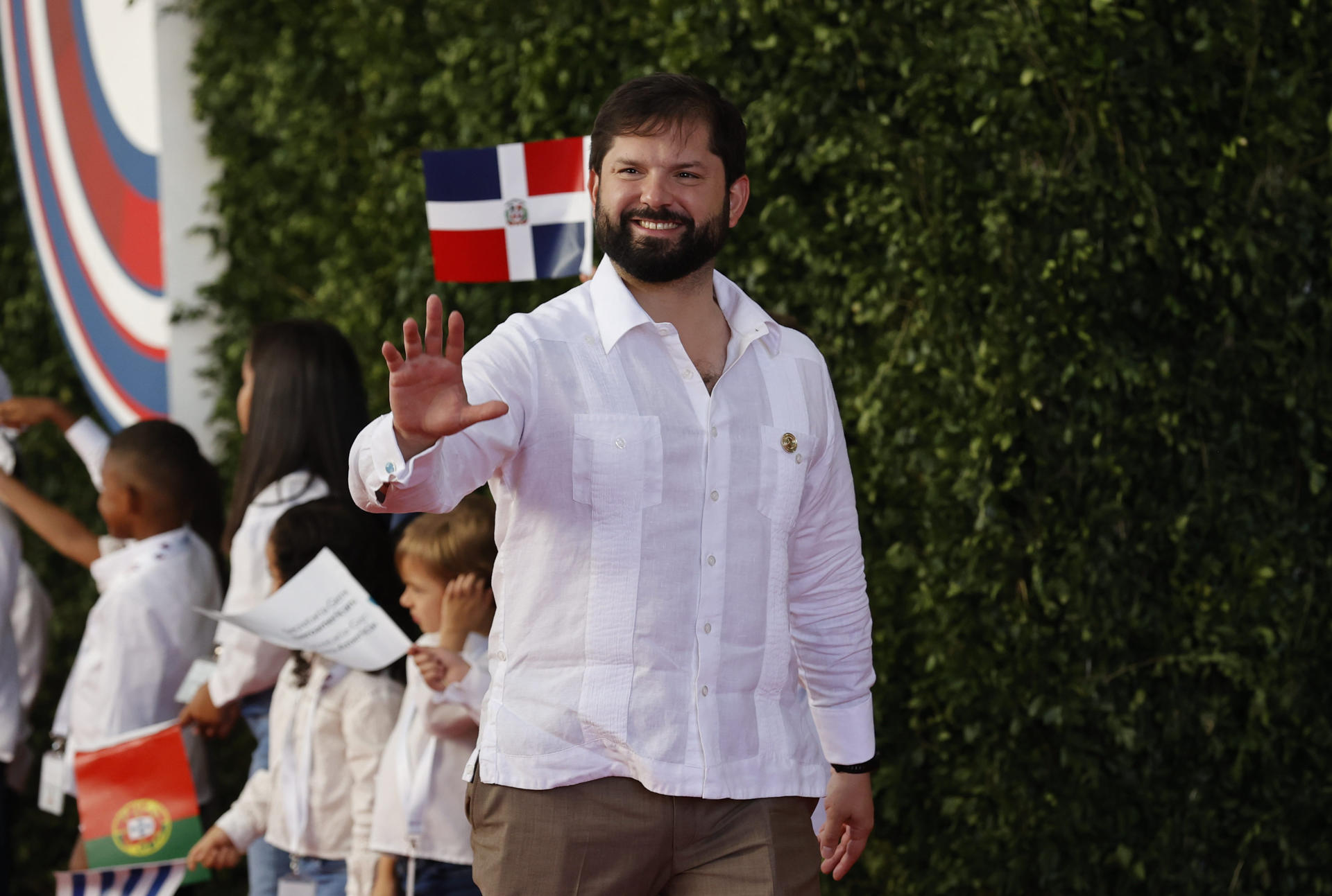 Boric promulga ley que reduce la jornada laboral de 45 a 40 horas semanales