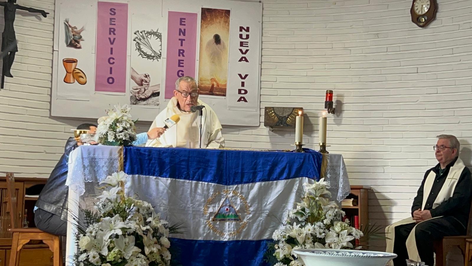 Nicaragüenses en España realizan misa por monseñor Álvarez y por la liberación de los presos políticos