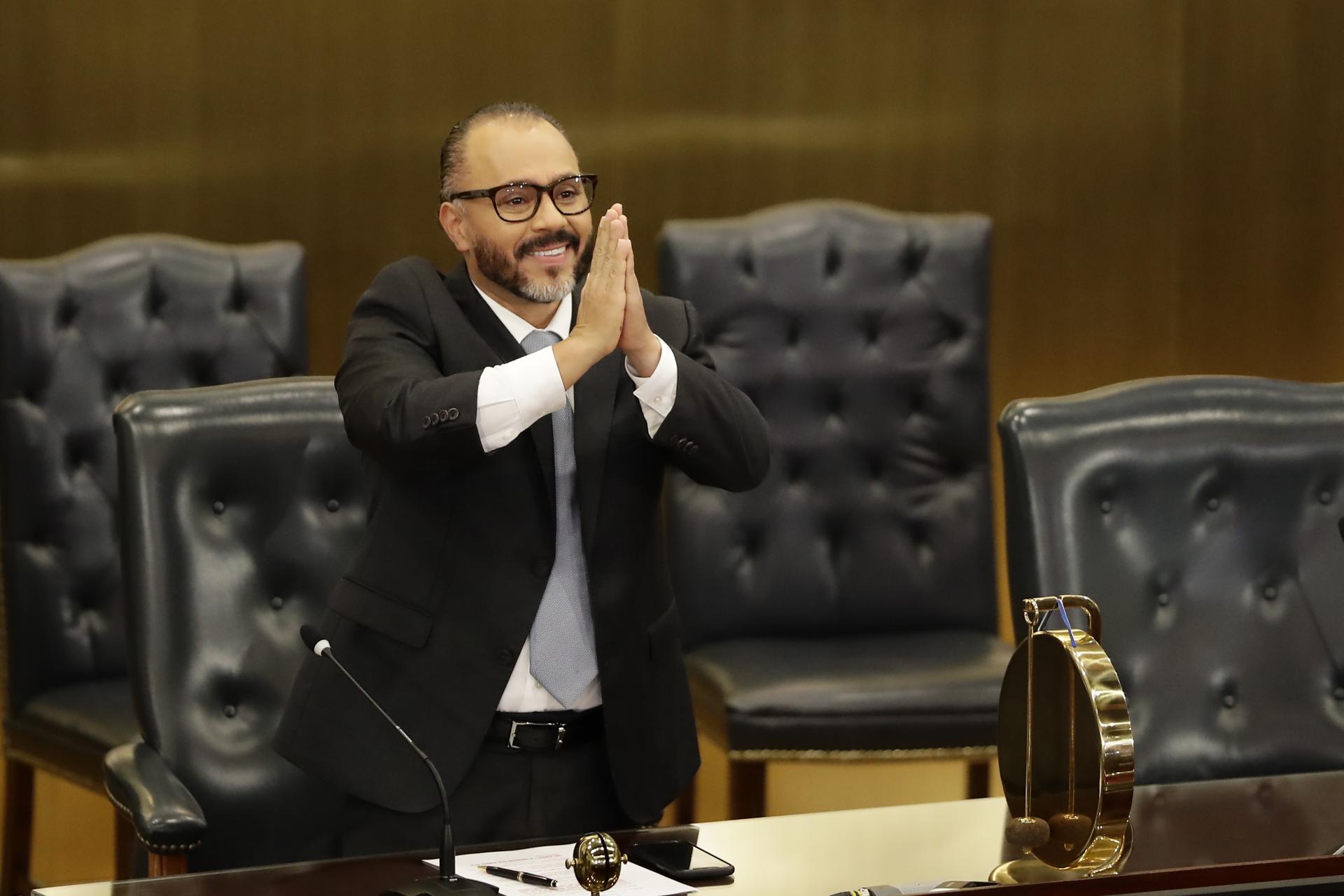 El Congreso salvadoreño permitirá a youtuberos dar «cobertura» a sesiones