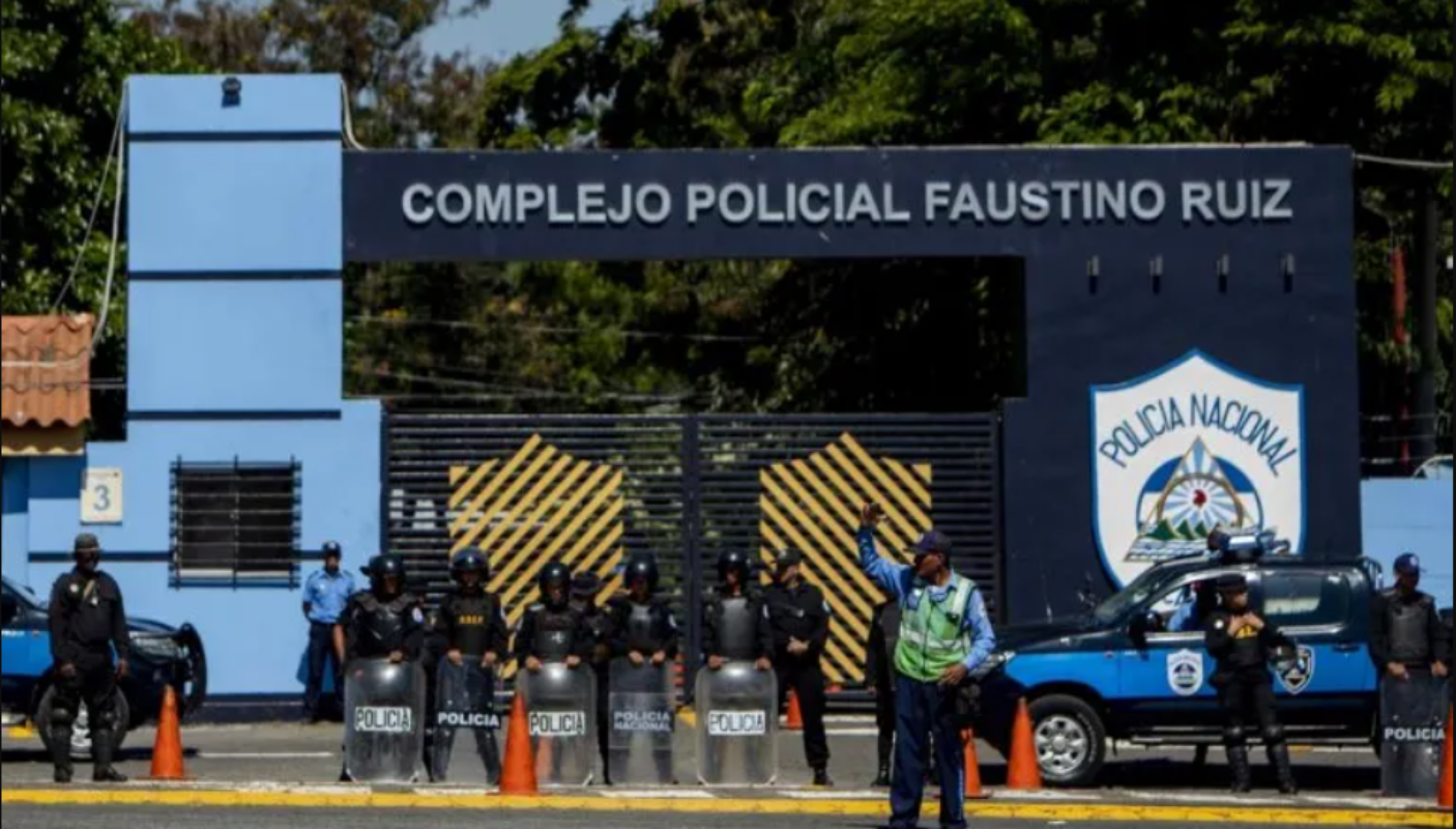 Un adolescente de 17 años es desterrado de Nicaragua por un post en Facebook contra el régimen