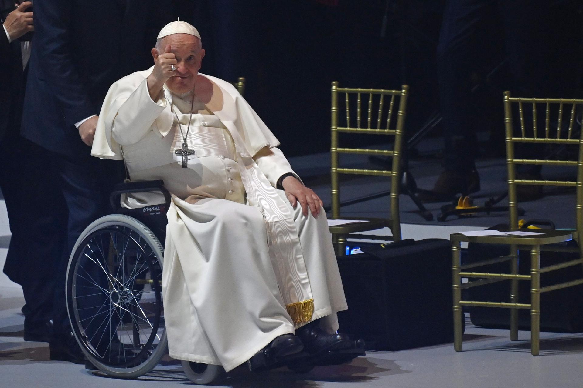 El Papa se reúne con los jóvenes en Budapest: No os quedéis pegados al móvil