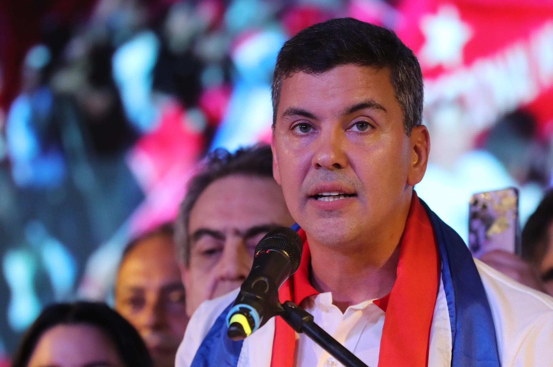Santiago Peña, el delfín político de Cartes que arrasa en elecciones Paraguay