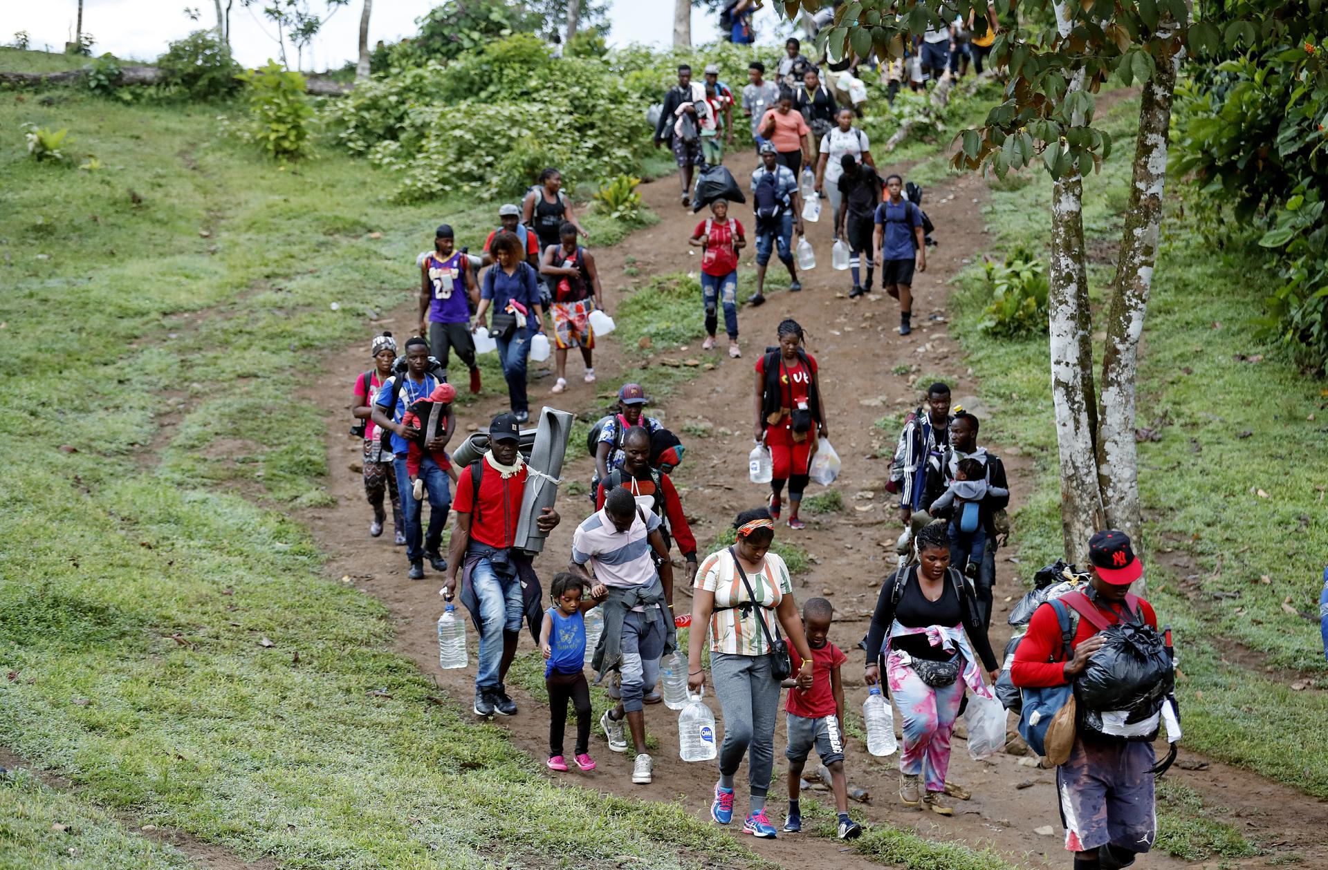 Se sextuplica la cifra de migrantes que cruzan el Darién y llega a 127.000 este año