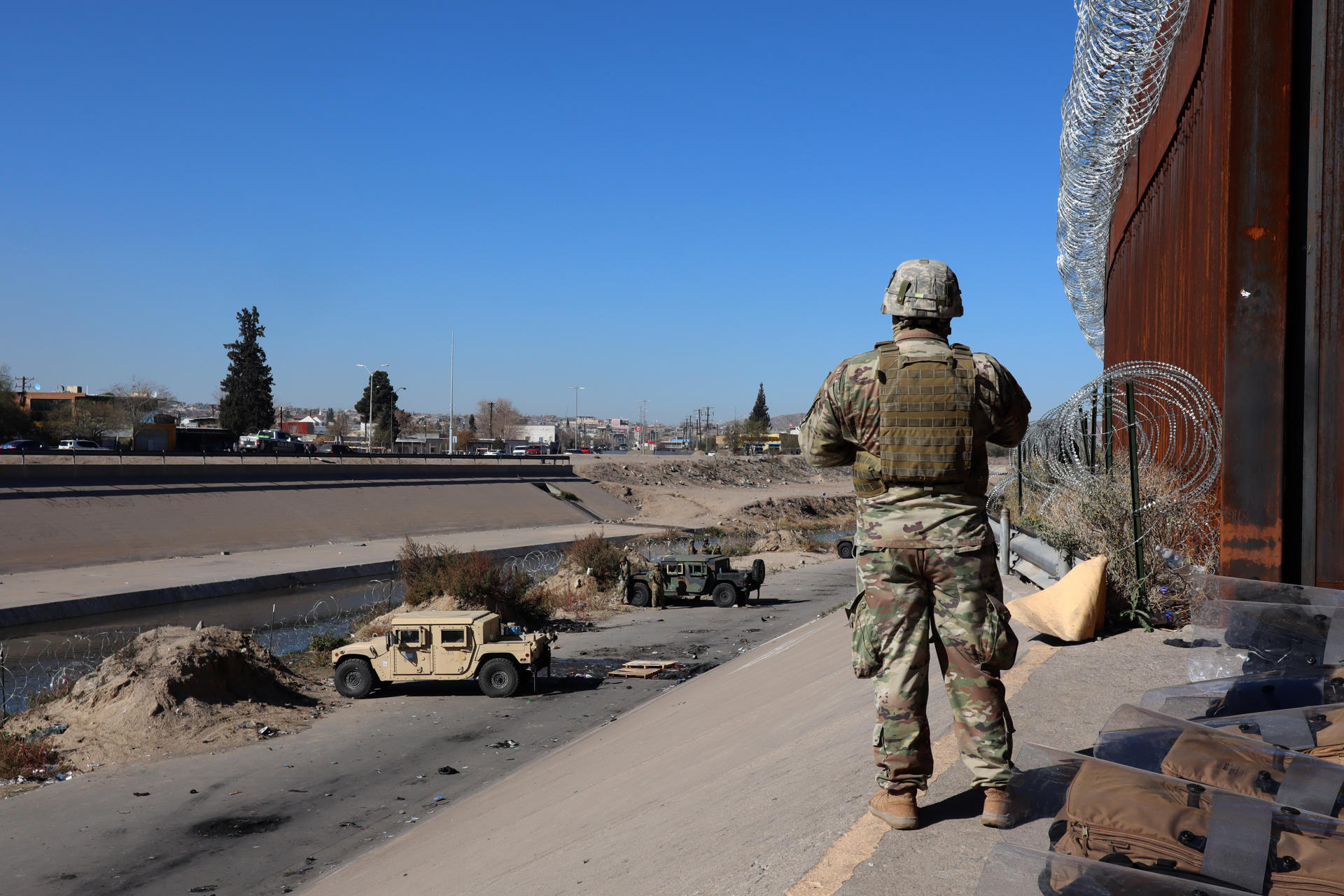 EE.UU. mandará temporalmente a 1.500 soldados de refuerzo a frontera con México