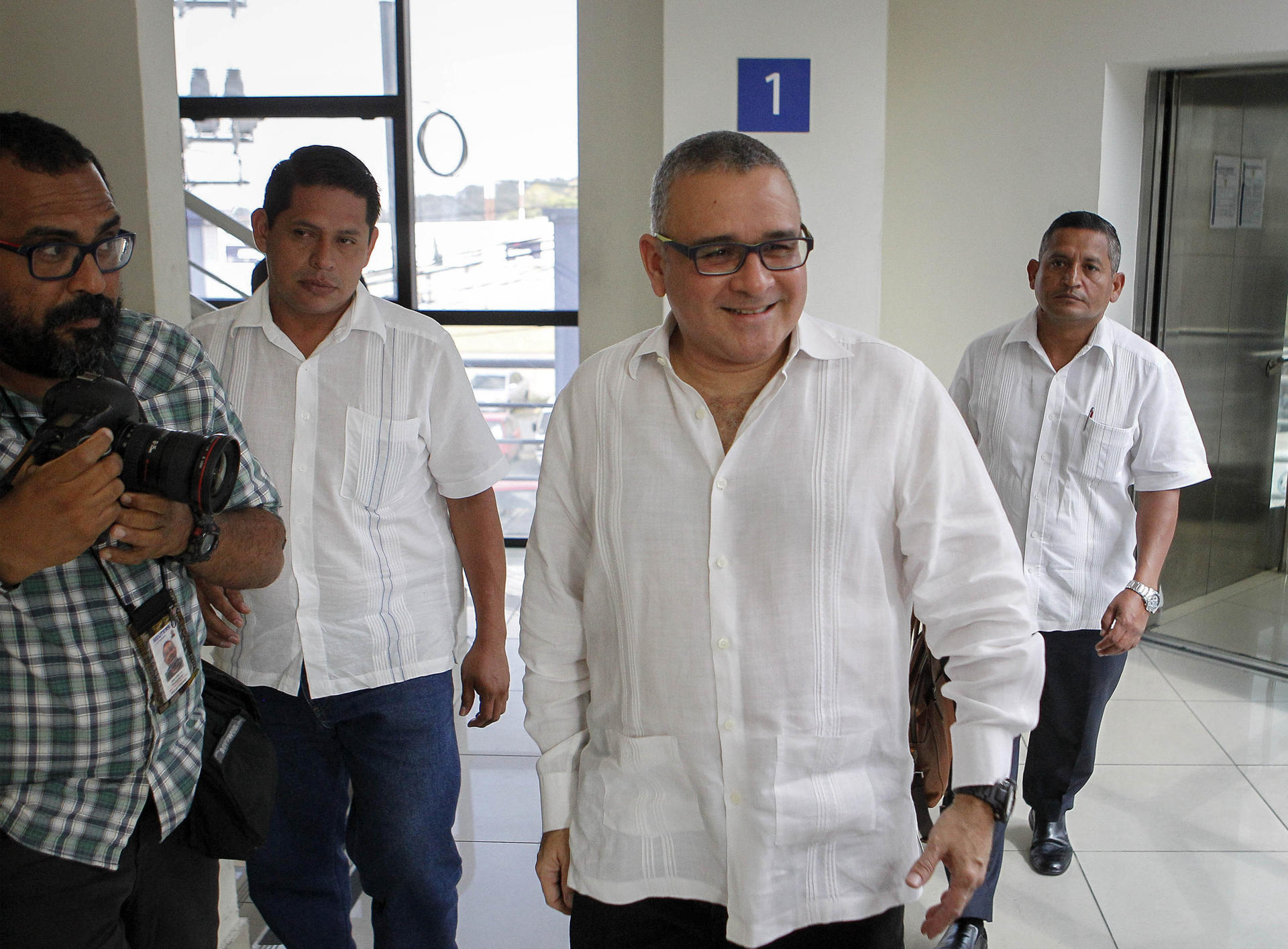 Mauricio Funes cuestiona la declaración de un exministro en un juicio