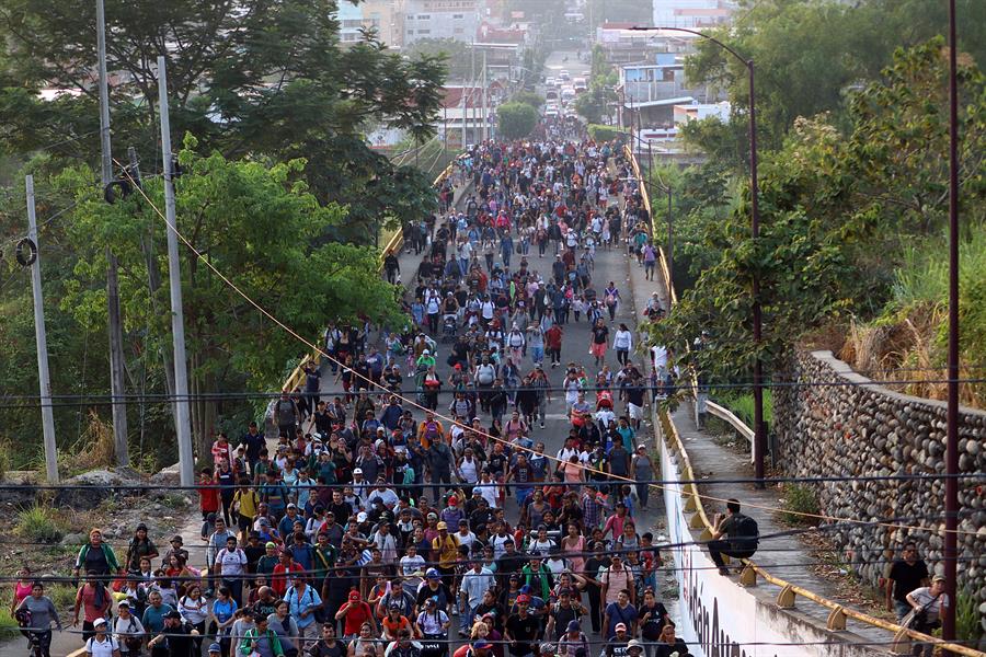 Migrantes buscan desesperados salir del sur de México ante fin del Título 42